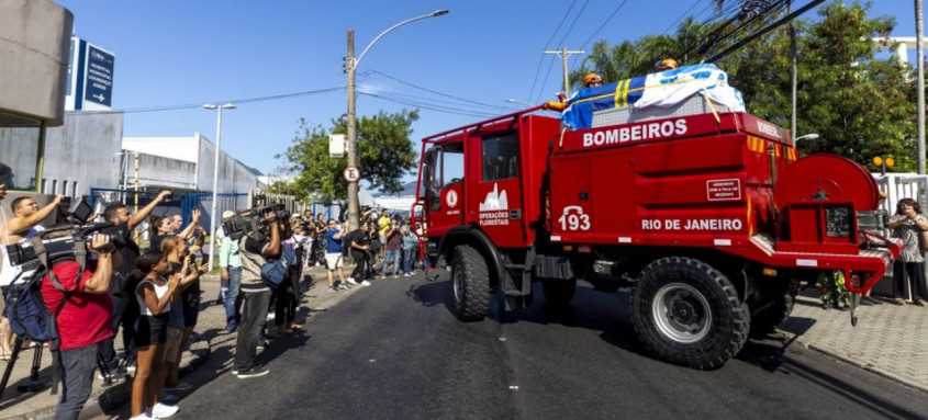 Corpo de Zagallo é sepultado no Rio de Janeiro sob aplausos