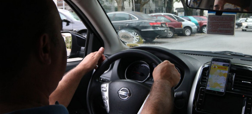 Cobrança por ar-condicionado em carros de aplicativo é abusiva