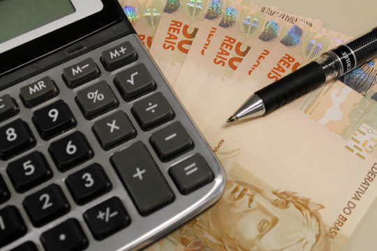 Receita paga nesta quinta-feira restituições de lote residual do IRPF